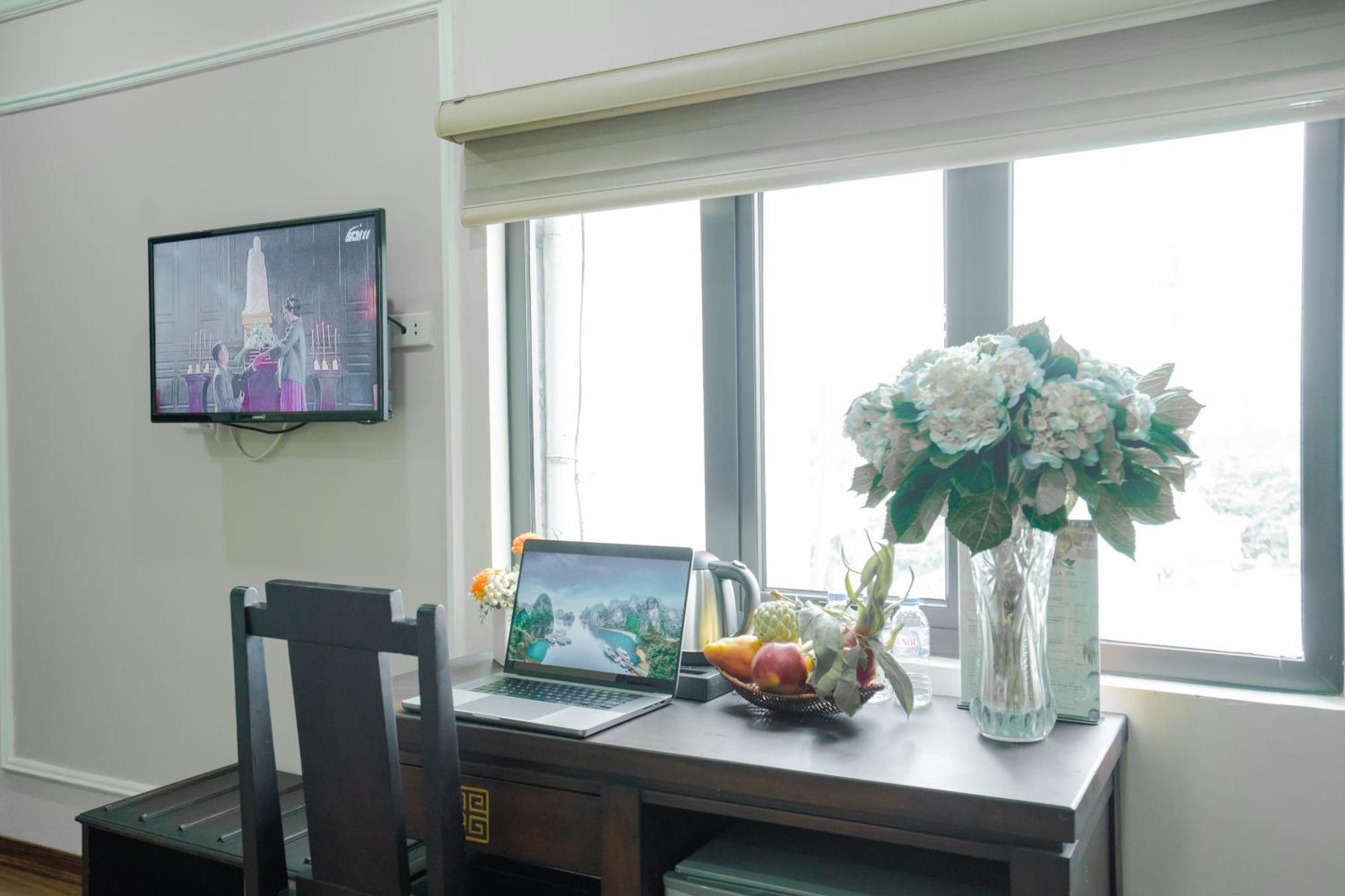 Ha Noi Lake View Hotel & Travel Ханой Екстер'єр фото