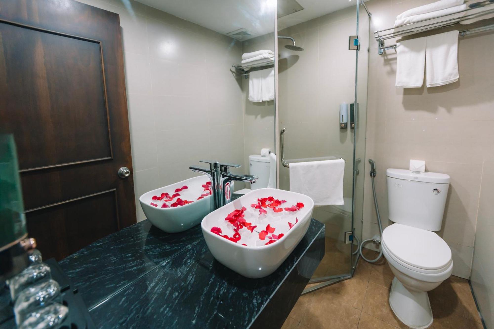 Ha Noi Lake View Hotel & Travel Ханой Екстер'єр фото