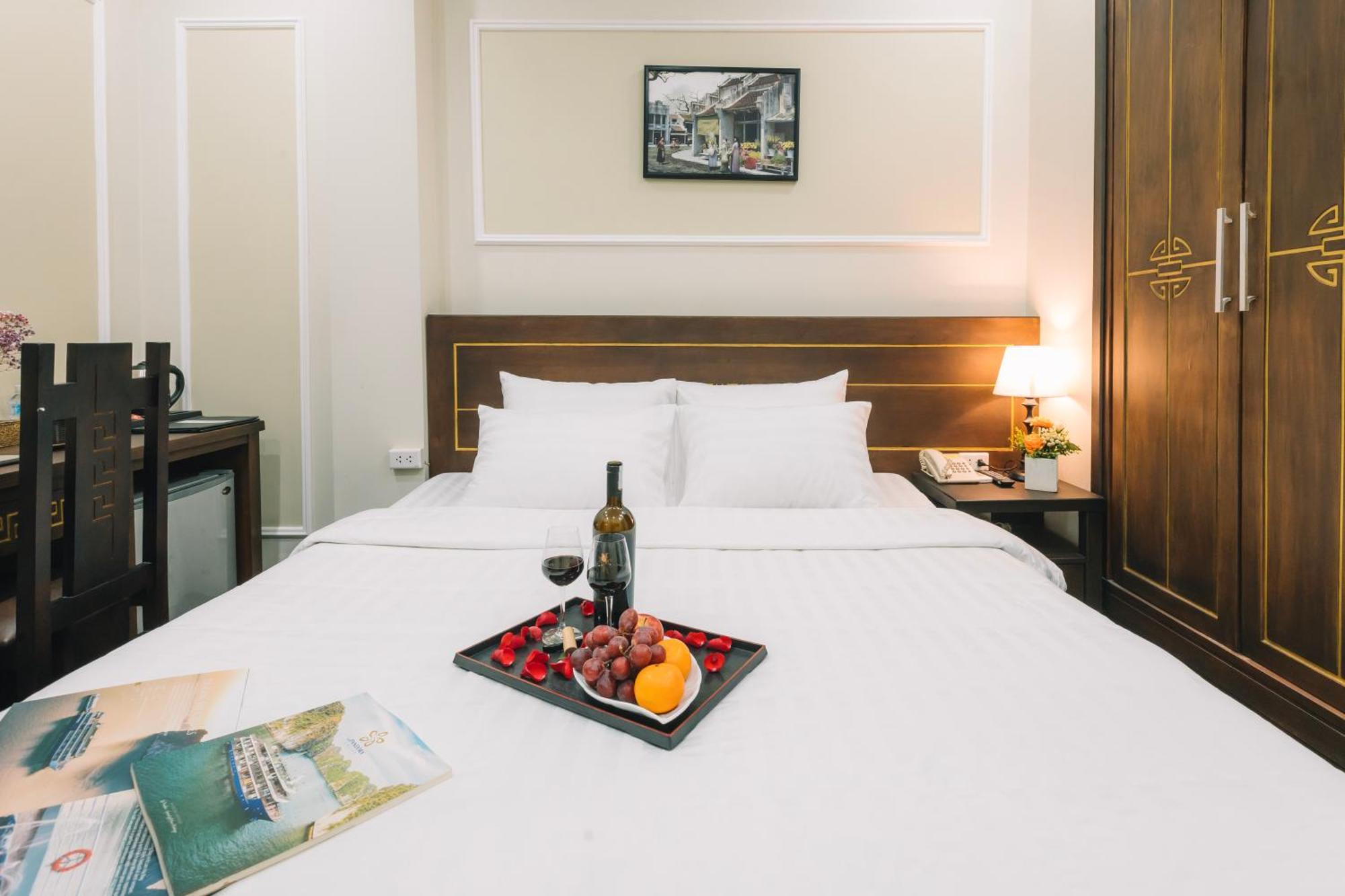 Ha Noi Lake View Hotel & Travel Ханой Екстер'єр фото