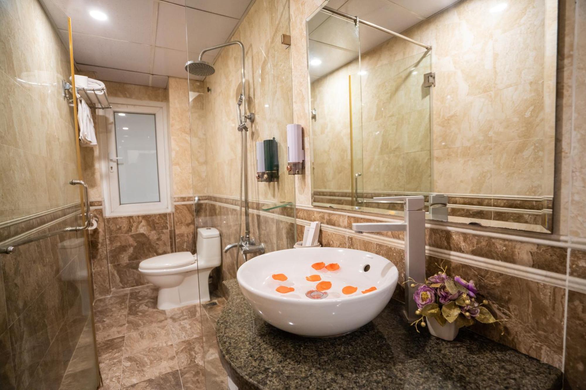 Ha Noi Lake View Hotel & Travel Ханой Екстер'єр фото
